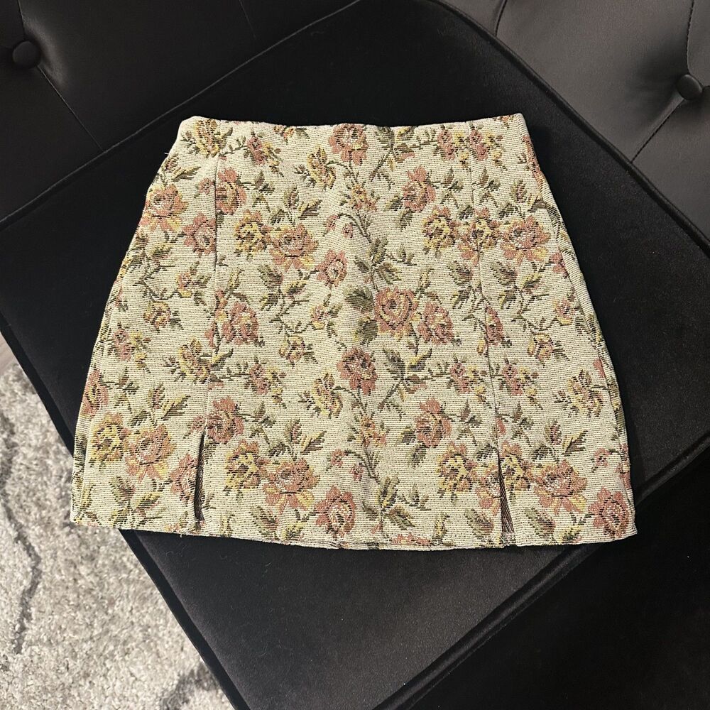 Floral woven miniskirt
